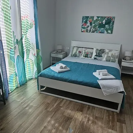 A Due Passi Dal Sole 게스트하우스 4*