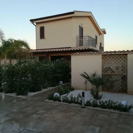 A Due Passi Dal Sole Guest house Porto Empedocle